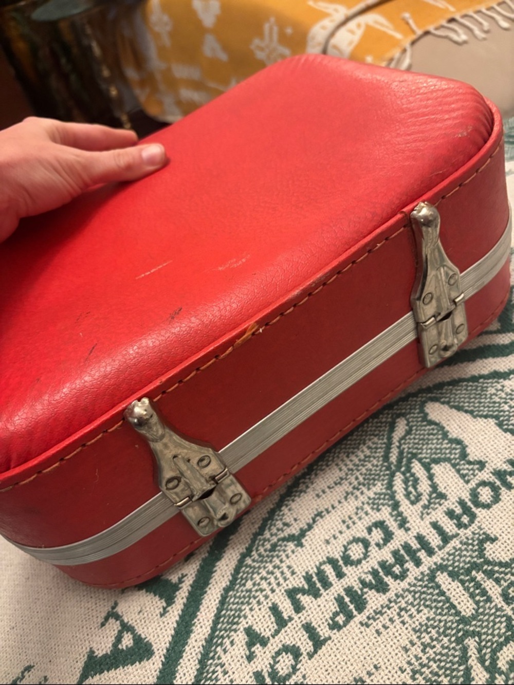 Vintage Trojan Luggage Company Red Vinyl Carry Case with Molded Handle - Picture 3 of 6